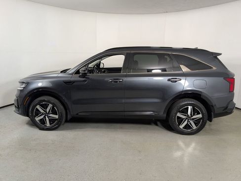 Used 2021 Kia Sorento EX w/ Panoramic Sunroof Package image 4