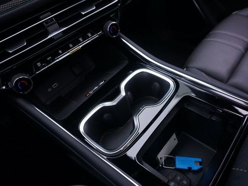 Certified 2025 Chevrolet Traverse High Country image 17