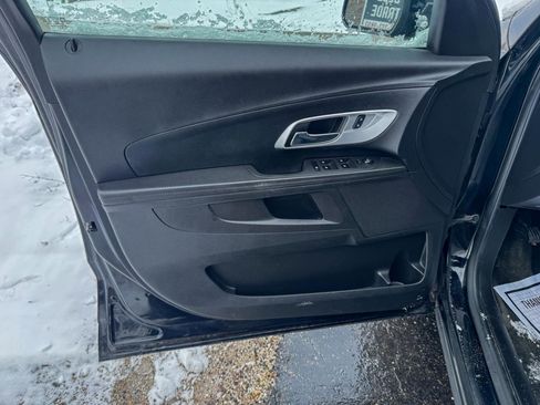 Used 2017 Chevrolet Equinox LT image 23