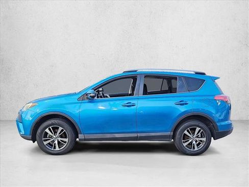 Used 2018 Toyota RAV4 XLE image 9