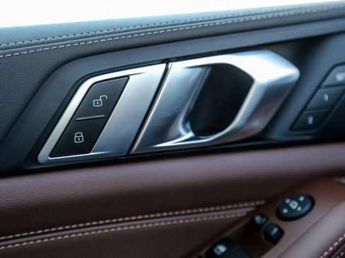 New 2026 BMW X5 xDrive40i w/ M Sport Package image 17