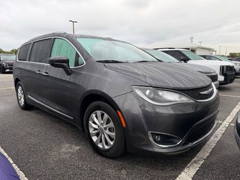 Used 2019 Chrysler Pacifica Touring-L image 1