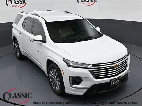 Used 2022 Chevrolet Traverse Premier image 1