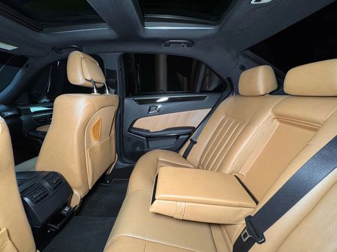 Used 2010 Mercedes-Benz E 550 Sedan image 24