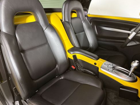 Used 2004 Chevrolet SSR RWD image 32