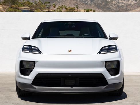Certified 2024 Porsche Macan 4 Electric AWD/4WD image 10
