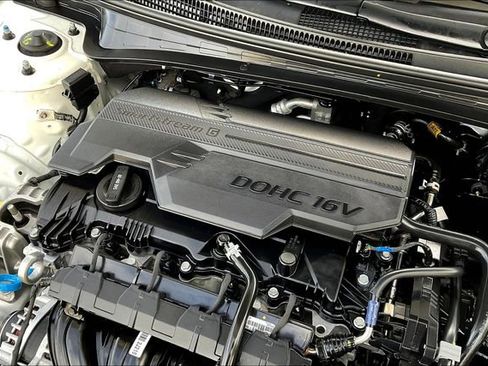 Certified 2025 Hyundai Elantra Sport image 31