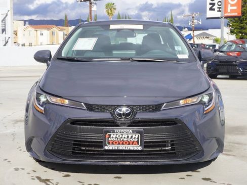 Certified 2025 Toyota Corolla LE image 3