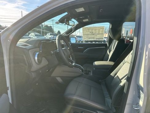 New 2026 Chevrolet Colorado ZR2 w/ Technology Package image 9