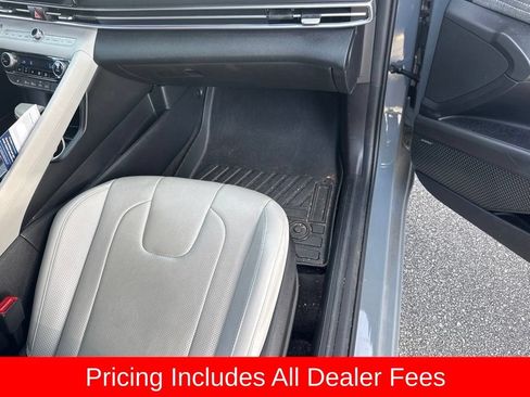 Used 2022 Hyundai Elantra Limited FWD image 3