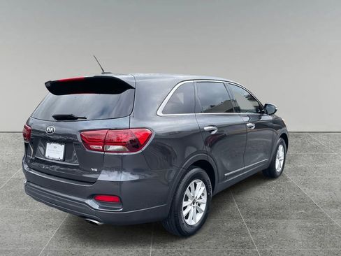 Used 2019 Kia Sorento LX image 5