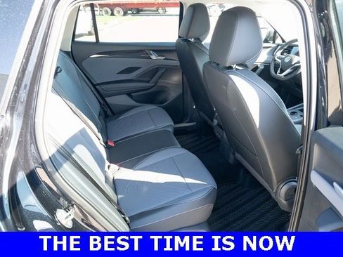 New 2025 Volkswagen Tiguan SE image 38