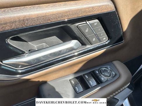 Used 2025 GMC Yukon XL Denali Ultimate w/ LPO, Illumination Package AWD/4WD image 11