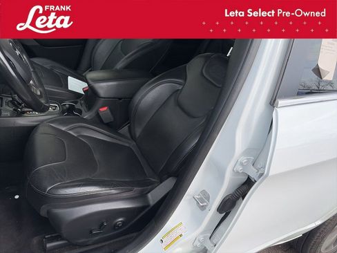 Used 2019 Jeep Cherokee Overland w/ Technology Group image 11