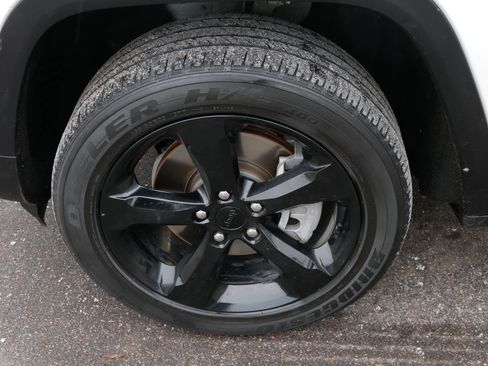 Used 2022 Jeep Grand Cherokee L Laredo image 15