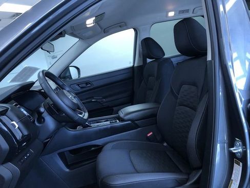 Used 2025 Nissan Pathfinder SV image 18