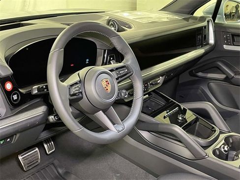 New 2026 Porsche Cayenne S image 4