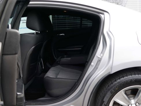 Used 2016 Dodge Charger SXT image 28