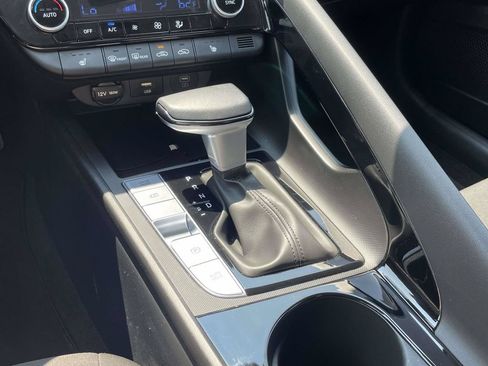 Certified 2025 Hyundai Elantra SEL FWD image 20