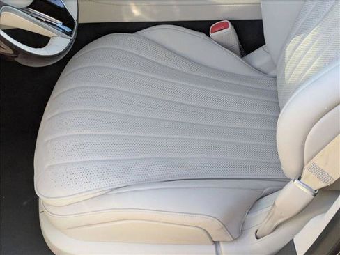 Used 2026 Mercedes-Benz S 500 4MATIC image 4
