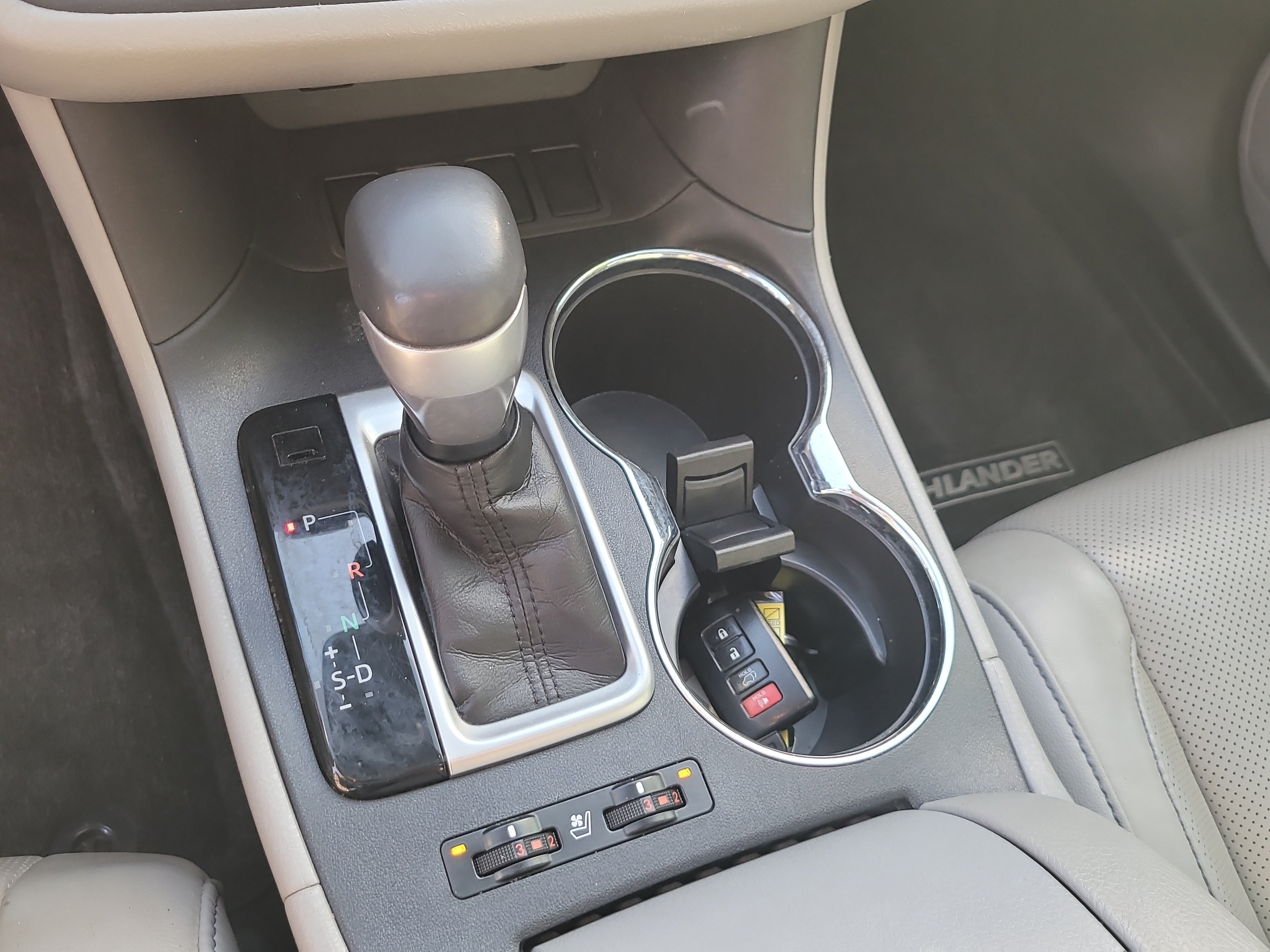 Used 2018 Toyota Highlander Limited FWD image 28