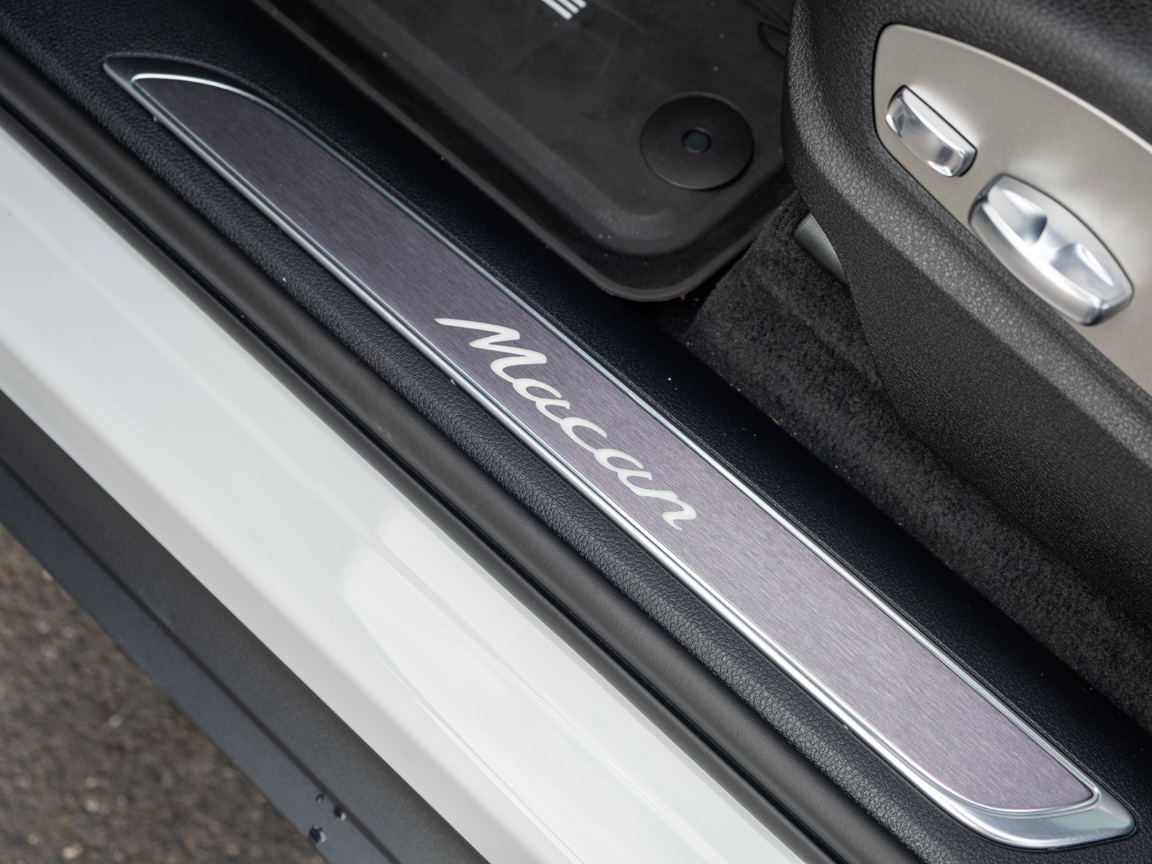 Certified 2026 Porsche Macan AWD/4WD image 43