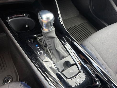 Used 2022 Toyota C-HR XLE FWD image 19