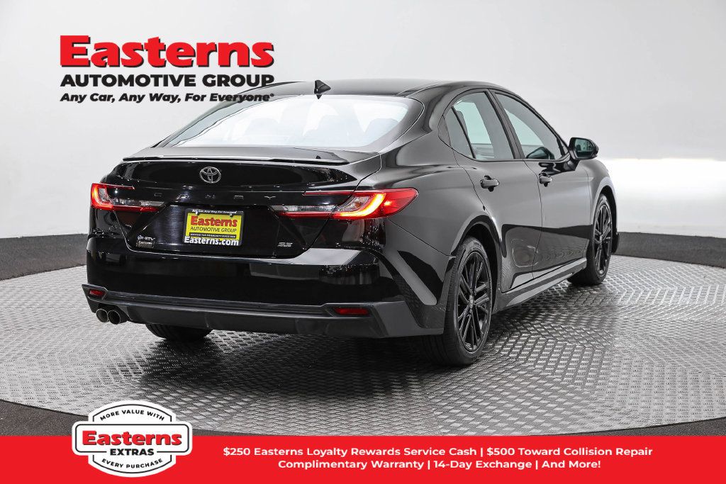 Used 2025 Toyota Camry SE FWD image 6