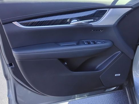 Used 2023 Cadillac XT6 Premium Luxury image 16