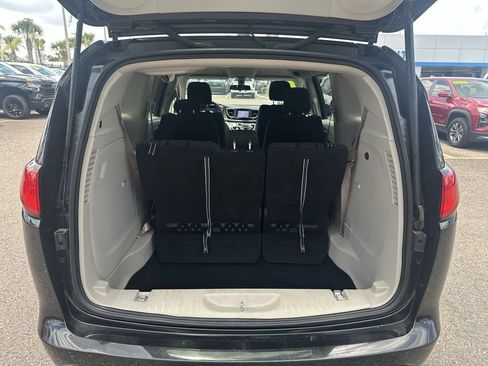 Used 2022 Chrysler Voyager LX FWD image 23