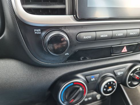 Used 2025 Hyundai Venue SE FWD image 16