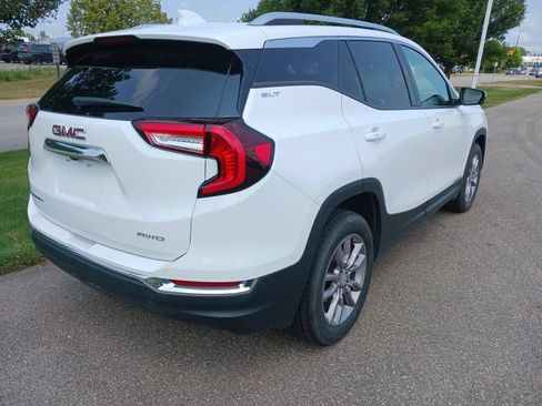 Used 2024 GMC Terrain SLT AWD/4WD image 5