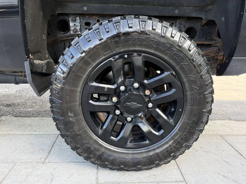 Used 2018 Chevrolet Silverado 2500 LT w/ Midnight Edition image 28