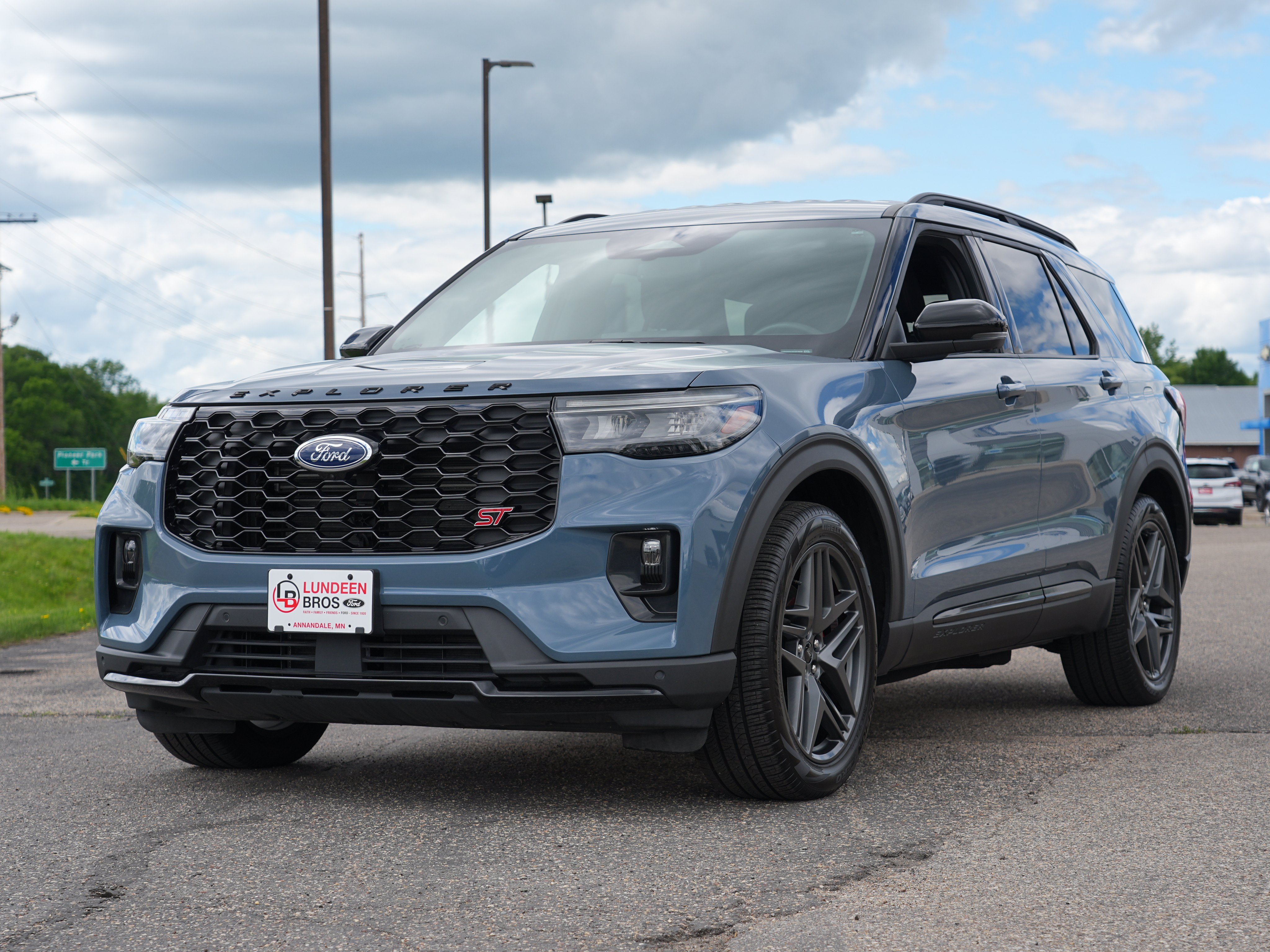 Used 2025 Ford Explorer ST AWD/4WD image 8