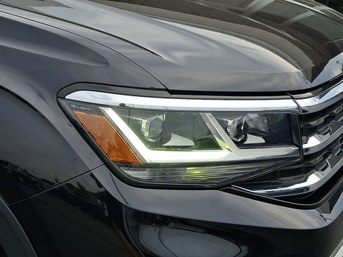 Certified 2022 Volkswagen Atlas Cross Sport SE AWD/4WD image 9