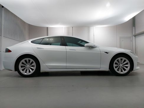 Used 2017 Tesla Model S image 8