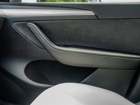 Used 2024 Tesla Model Y Performance AWD/4WD image 22