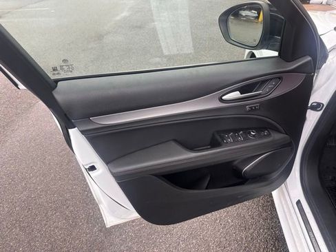 Used 2022 Alfa Romeo Stelvio Veloce image 10