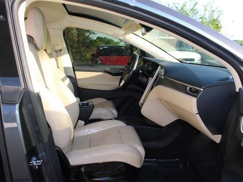 Used 2016 Tesla Model X 75D image 13