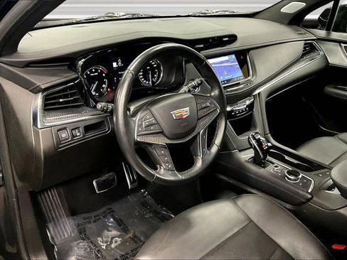 Certified 2024 Cadillac XT5 Sportv w/ LPO, Floor Liner Package AWD/4WD image 17