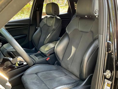 Used 2022 Audi SQ5 Premium image 18