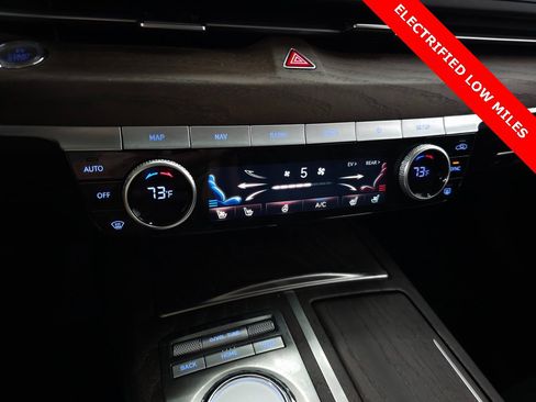 Used 2024 Genesis G80 image 33