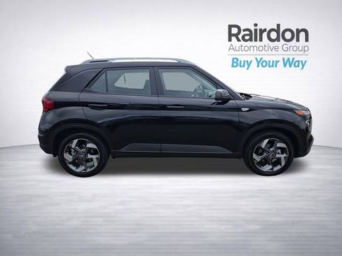 Used 2025 Hyundai Venue SEL FWD image 8