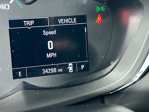 Used 2022 Chevrolet Trax LT w/ LT Convenience Package image 21