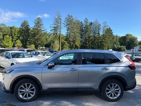 Used 2024 Honda CR-V EX image 3