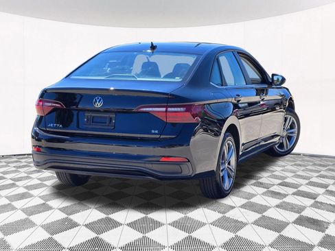 Used 2024 Volkswagen Jetta SE FWD image 13