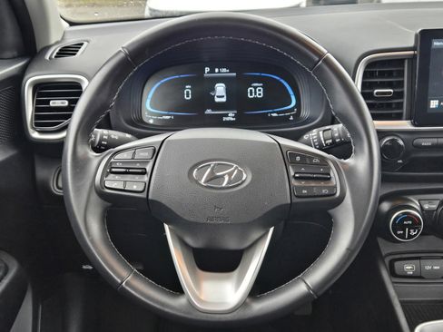 Used 2024 Hyundai Venue SEL image 14