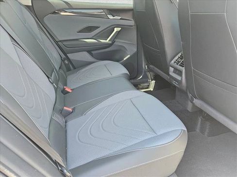 Certified 2025 Volkswagen Tiguan SE FWD image 18