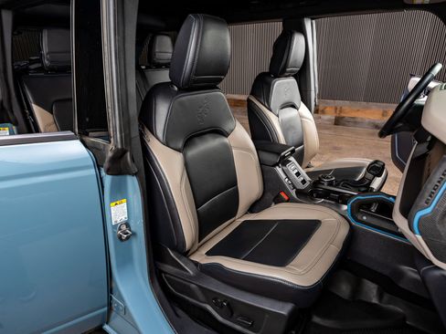 Used 2023 Ford Bronco Wildtrak image 32