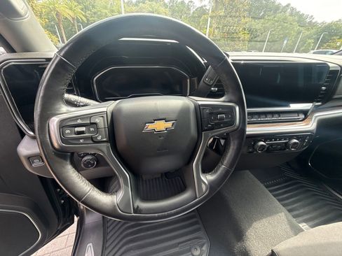 Used 2022 Chevrolet Silverado 1500 LT AWD/4WD image 11